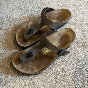Birkenstock Gizeh Sandal size 39 (8.5-9 US)